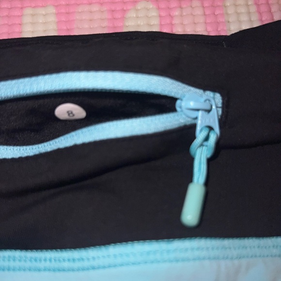 Lululemon 2.5 shorts - Picture 3 of 4